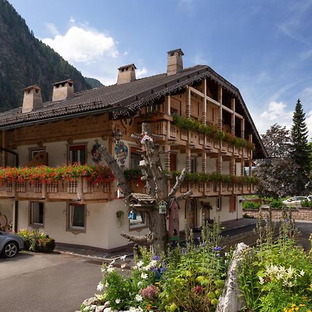 Appartamenti Ladina Campitello di Fassa Luaran gambar